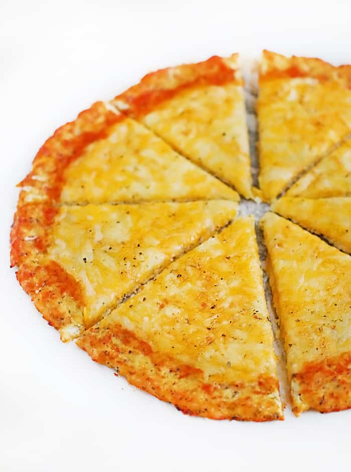 Low Carb Cauliflower Pizza - healthy never tasted so good. Now I can have my pizza and stay on my diet!