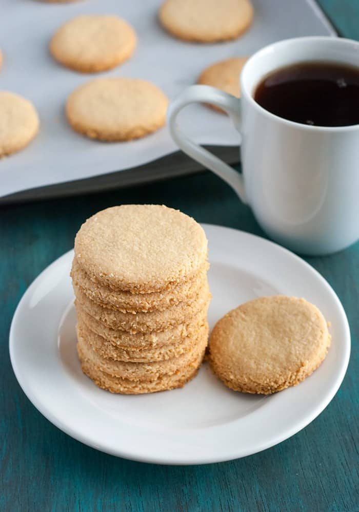 4-Ingredient Shortbread Cookies - quick, easy and full of flavor.